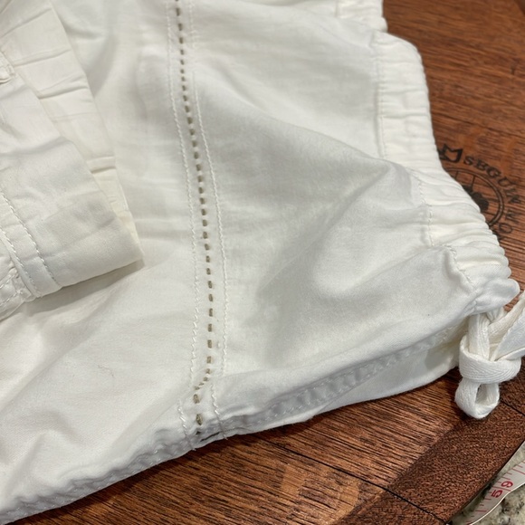 Cotton crop pants w/embroidered details! Belt loop elastic waist, zip closure. M - Picture 7 of 9